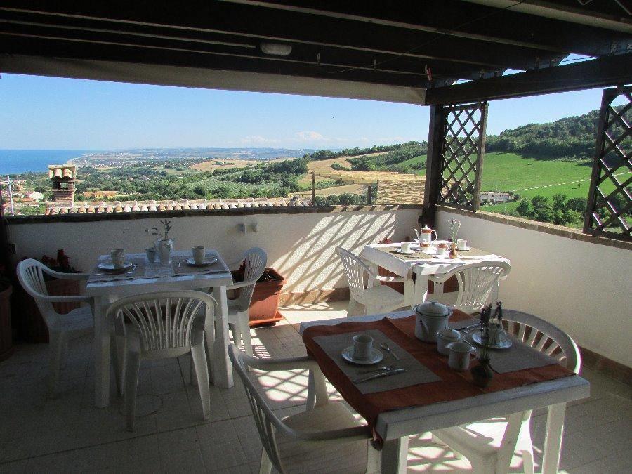 B&B A Casa Mia Sirolo Bagian luar foto